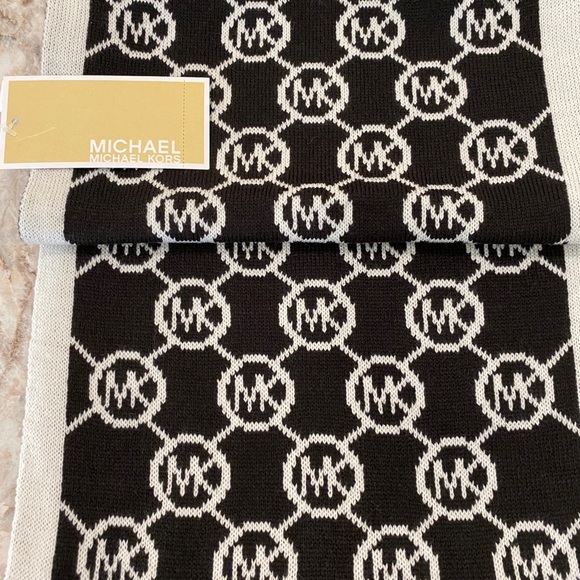 MICHAEL KORS SCARF 🧣 - Picture 2 of 7